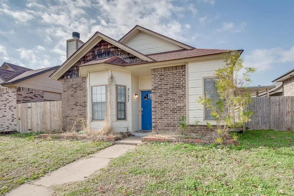 2127 Lonnie Lane, Moore, OK 73170 - Image #1