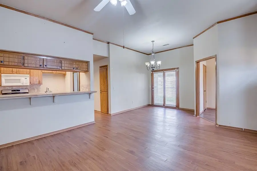 2127 Lonnie Lane, Moore, OK 73170 - Image #3