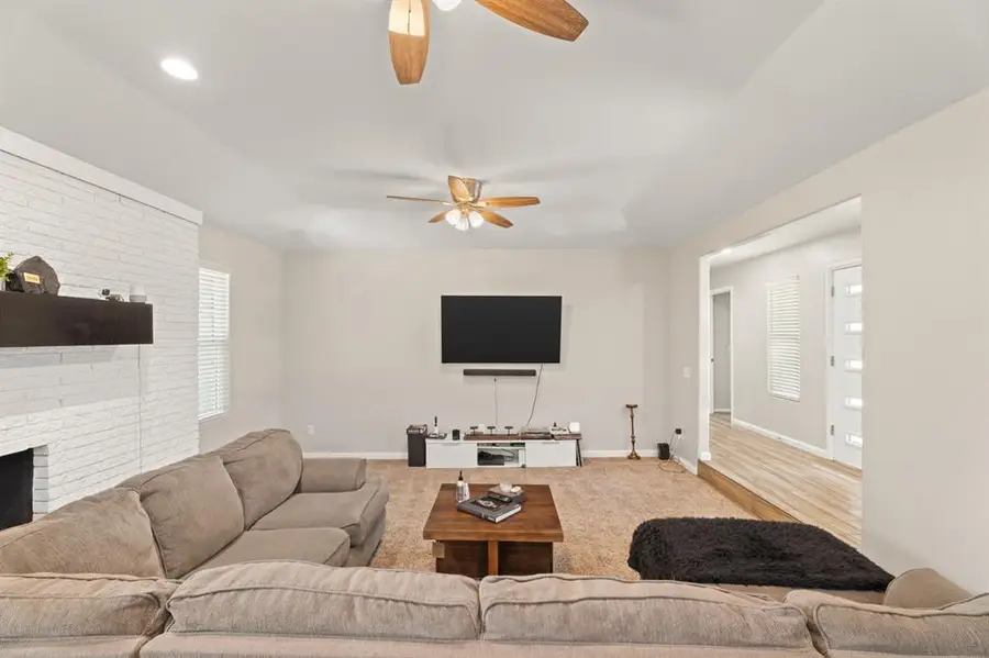 104 N Rambling Oaks Drive, Moore, OK 73160 - Image #3