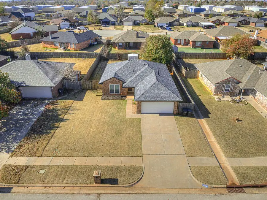 1913 New Haven Court, Moore, OK 73160 - Image #3