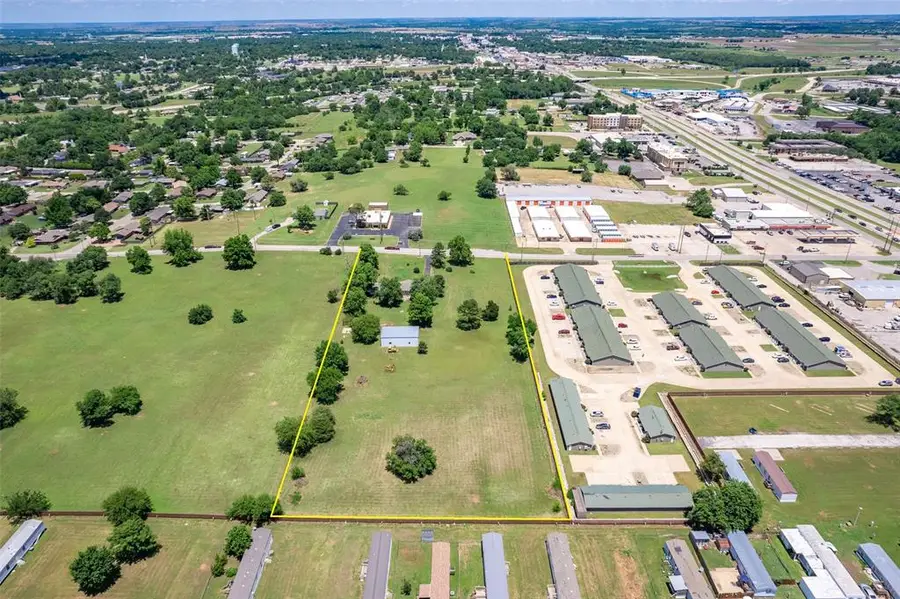 523 W Country Club Road, Chickasha, OK 73018 - Image #2