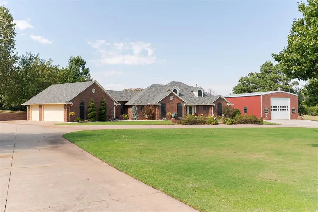 1001 N Red Bud Terrace, Mustang, OK 73064 - Image #1