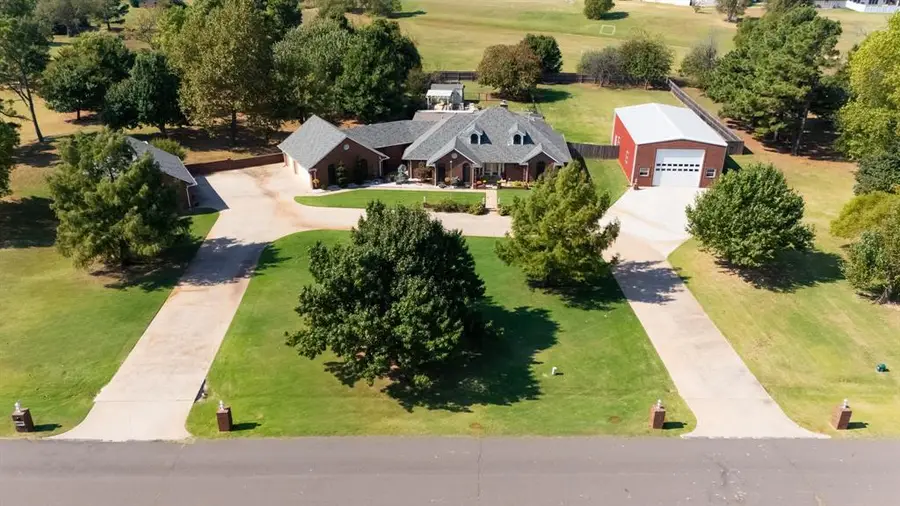 1001 N Red Bud Terrace, Mustang, OK 73064 - Image #2