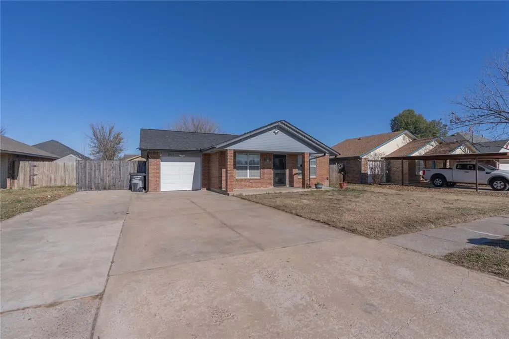 961 N Windermere Drive, Moore, OK 73160 - Image #1