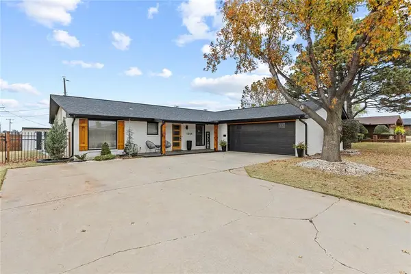 1204 Camelot Drive, Clinton, OK 73601