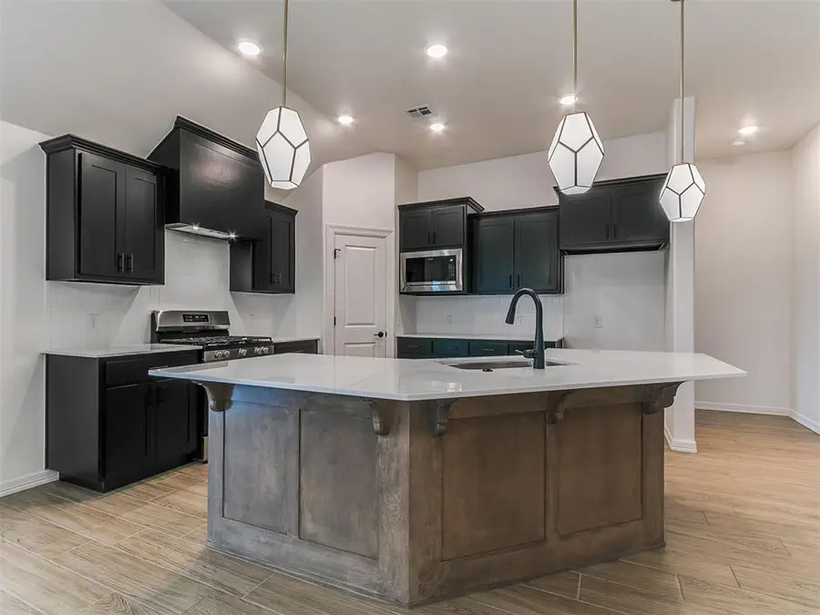 12024 NW 121st Circle, Yukon, OK 73099 - Image #2