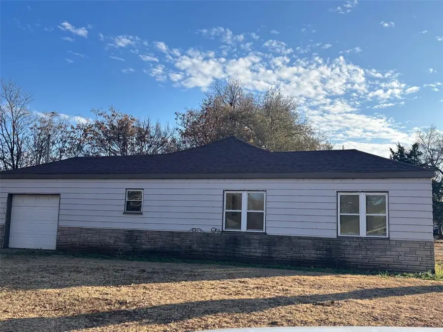 302 S Elk Avenue, Elk City, OK 73644 - Image #2