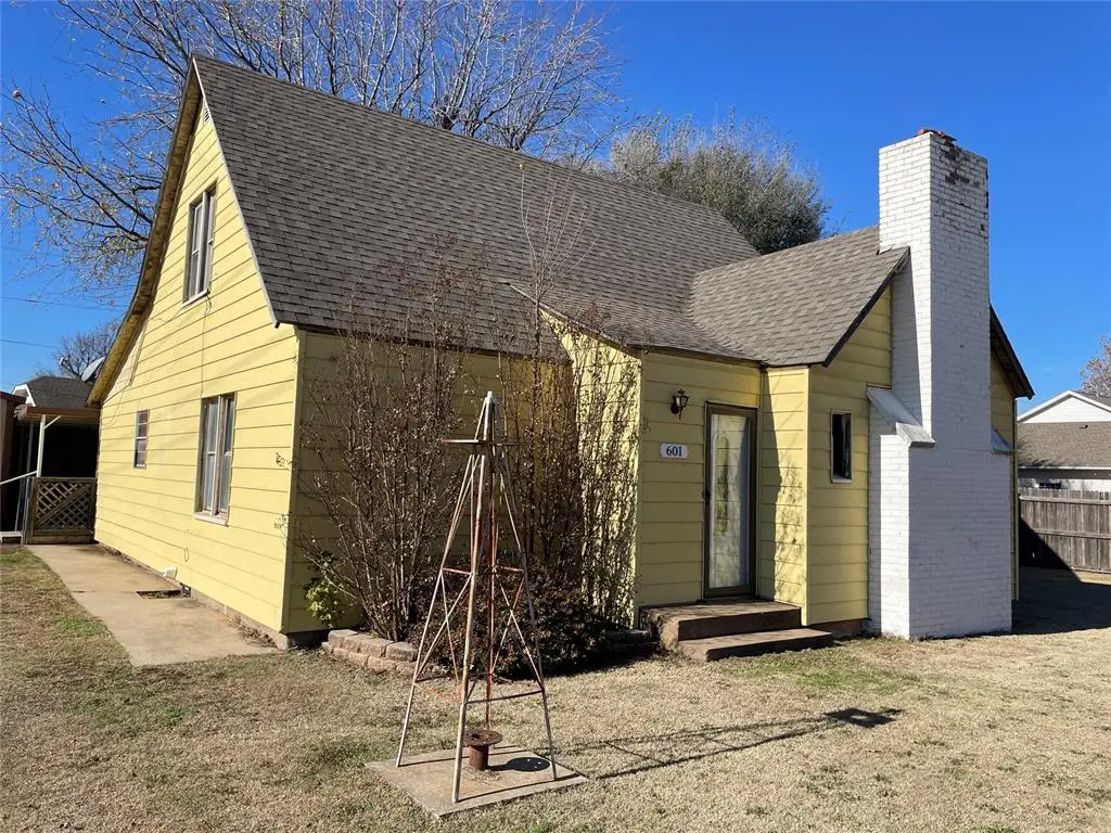 601 NW 3rd Street, Minco, OK 73059 - Image #1
