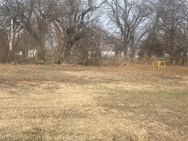 928 W Delaware Avenue, Chickasha, OK 73018