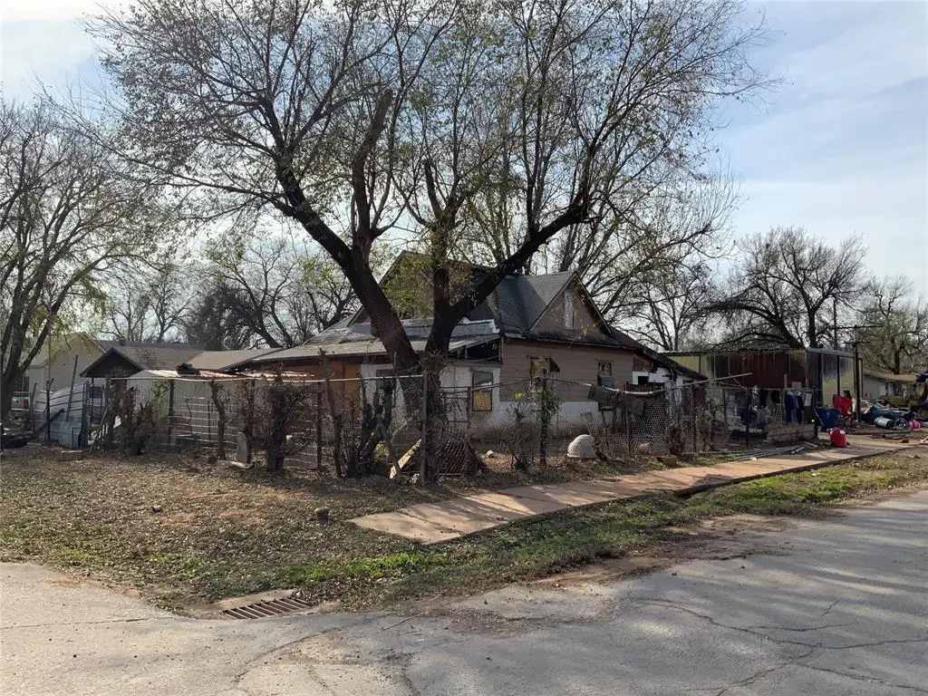 627 N 10th Street, Chickasha, OK 73018 - Image #1