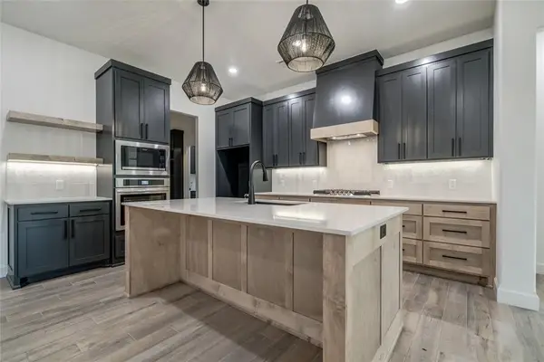 10401 Two Lakes Drive, Yukon, OK 73099