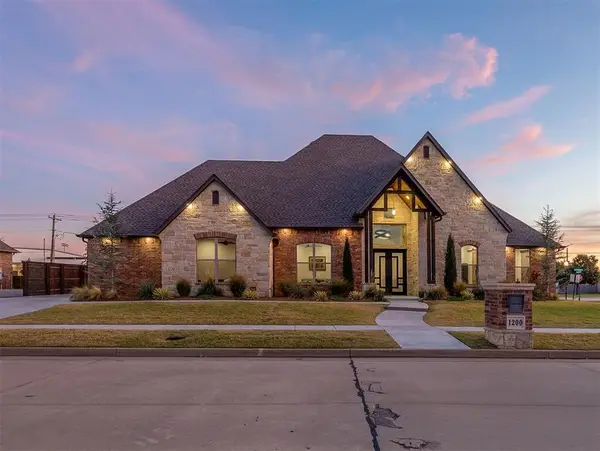 1200 Canteberry Drive, Yukon, OK 73099