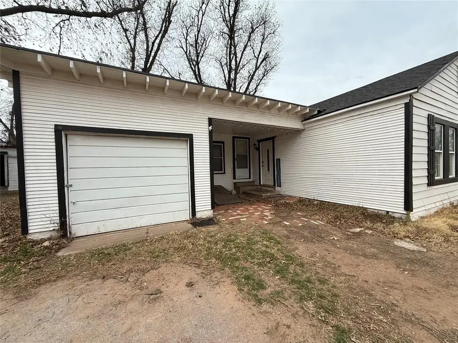 521 E Davis Street, Tipton, OK 73570 - #3