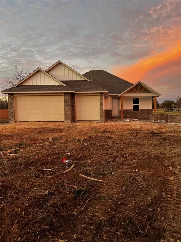 319 Cross Creek Circle, Ardmore, OK 73401