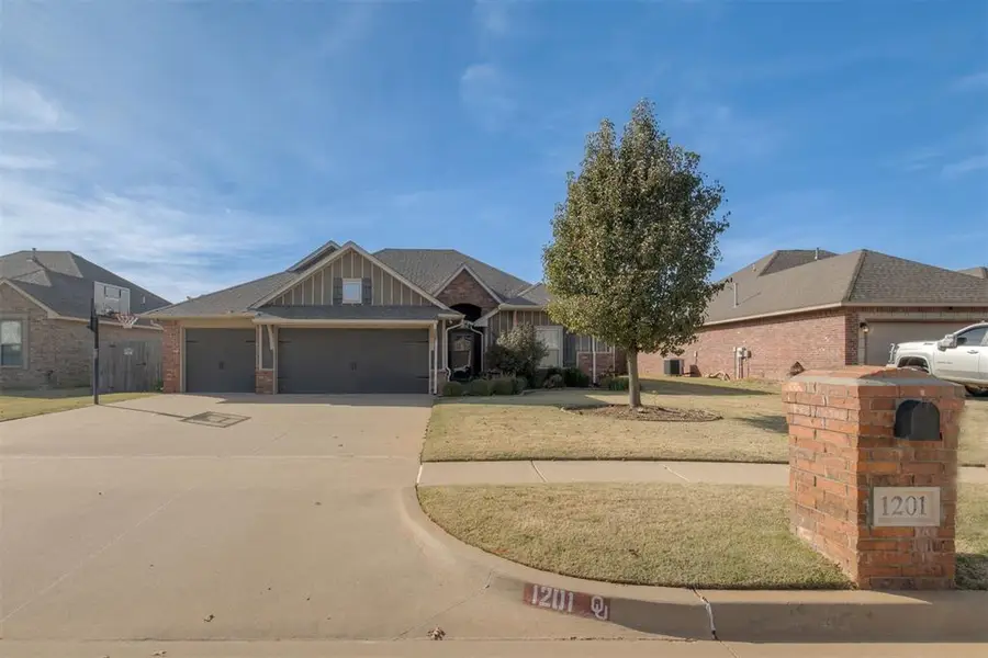1201 N Vicksburg Terrace, Mustang, OK 73064 - Image #2