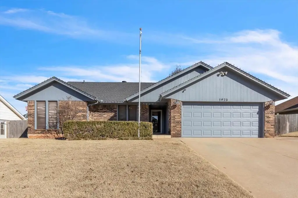1923 E Lakeside Terrace, Mustang, OK 73064 - Image #1