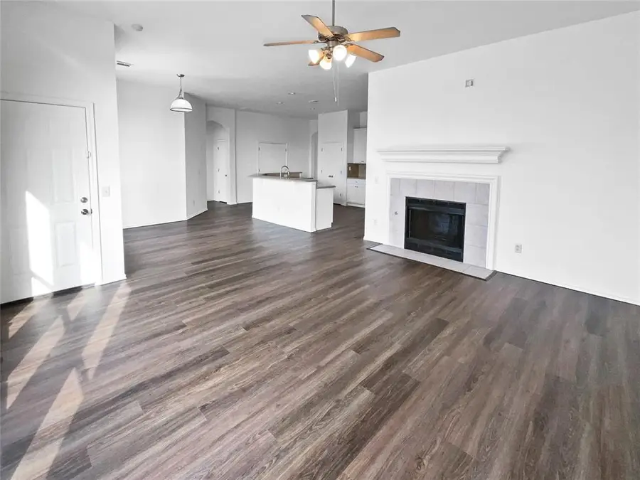 1013 Oak Creek Drive, Moore, OK 73160 - Image #3