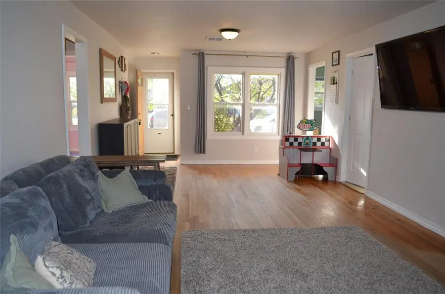 227 E California Street, Walters, OK 73572 - Image #3