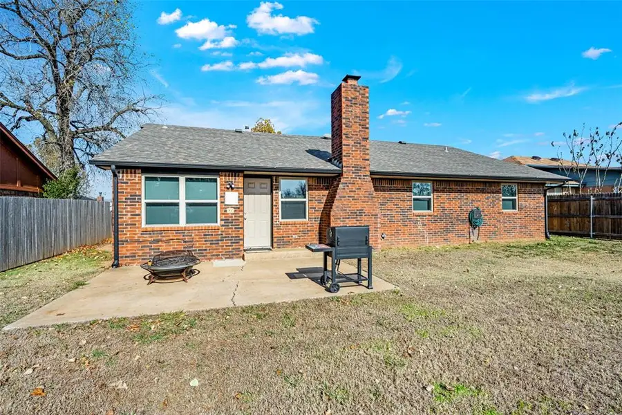 512 Wood Hollow Lane, Moore, OK 73160 - Image #2