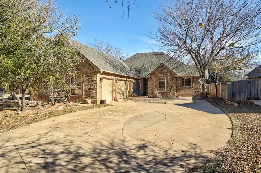 2812 Mirage Street, Yukon, OK 73099 - Image #2
