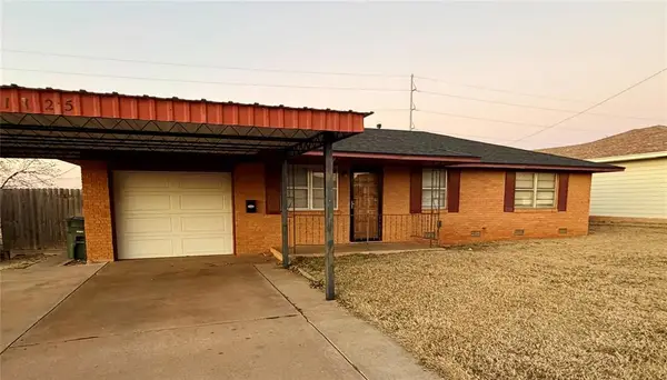 1125 Blackstone Avenue, Clinton, OK 73601