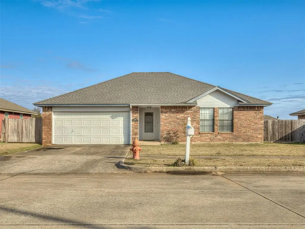 1924 Parkside Drive, Moore, OK 73160 - Image #1