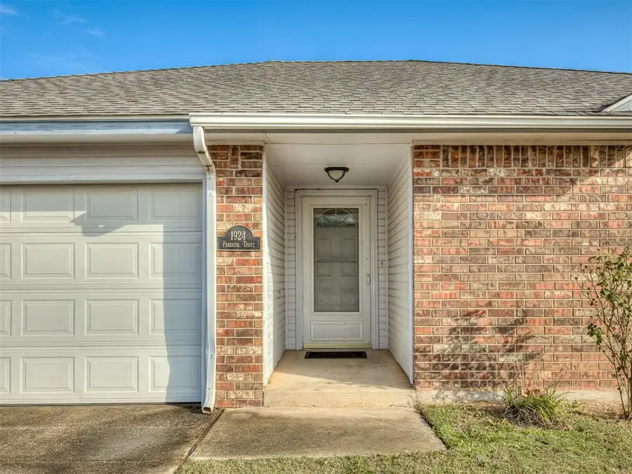 1924 Parkside Drive, Moore, OK 73160 - Image #3
