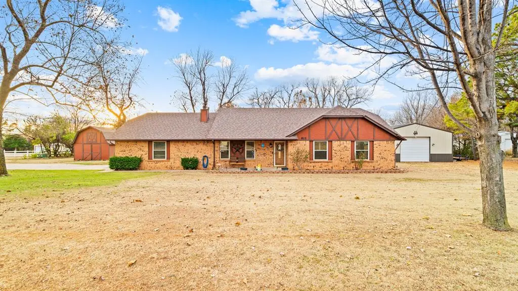 825 S Lariat Drive, Mustang, OK 73064 - Image #1