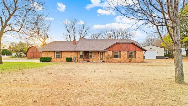 825 S Lariat Drive, Mustang, OK 73064