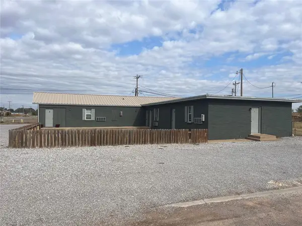 701 N Park Lane Lane, Altus, OK 73521
