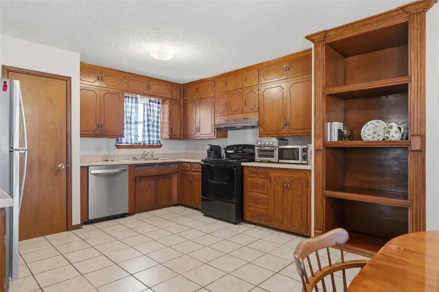 115 NE 8th Street, Moore, OK 73160 - Image #3