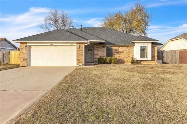 10021 Glascow Terrace, Yukon, OK 73099