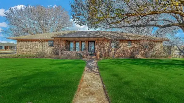 111 Shannon Drive, Elk City, OK 73644