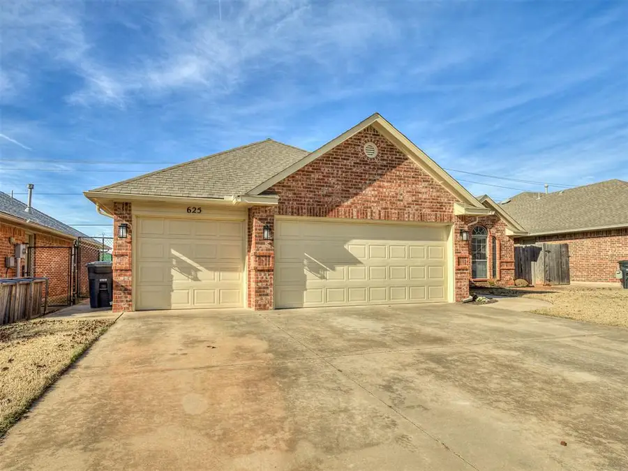 625 Allison Lane, Moore, OK 73160 - Image #2
