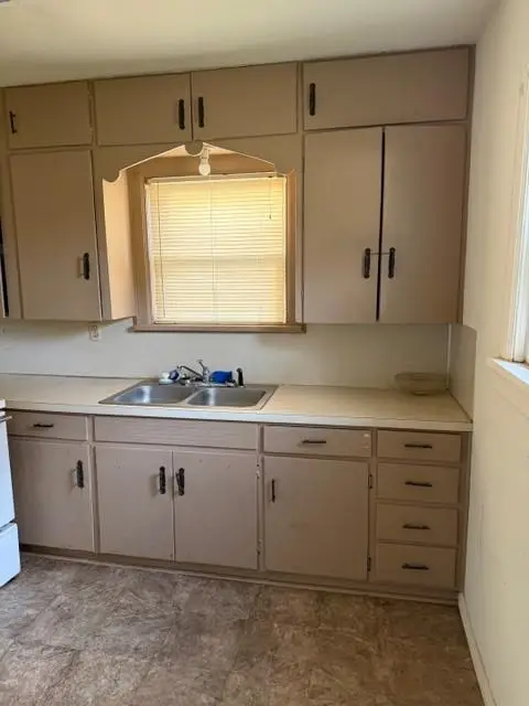 916 W London Street, El Reno, OK 73036 - Image #3