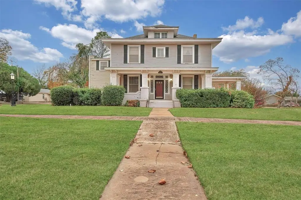 705 N Pennsylvania Avenue, Mangum, OK 73554 - Image #1