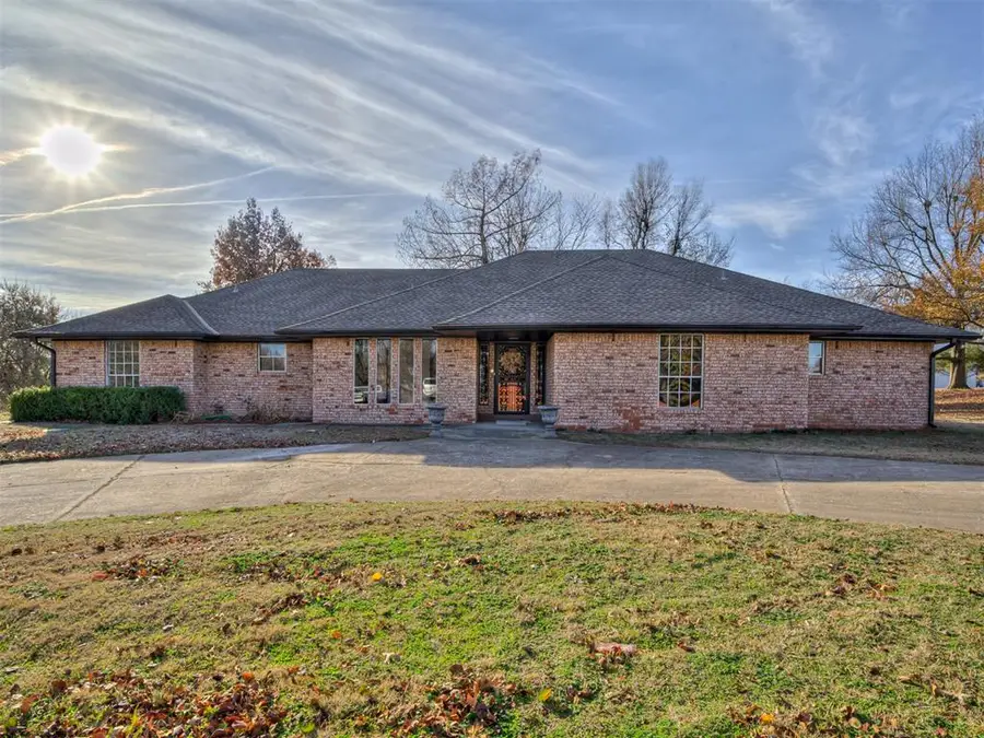6104 Hummingbird Circle, El Reno, OK 73036 - Image #2