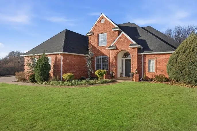 2432 Sunup Drive, Clinton, OK 73601 - Image #1