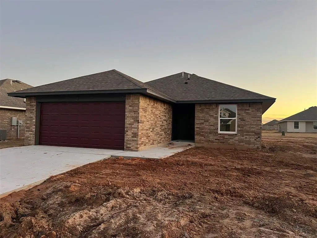 917 Hazy Brook Circle, Chickasha, OK 73018 - Image #1