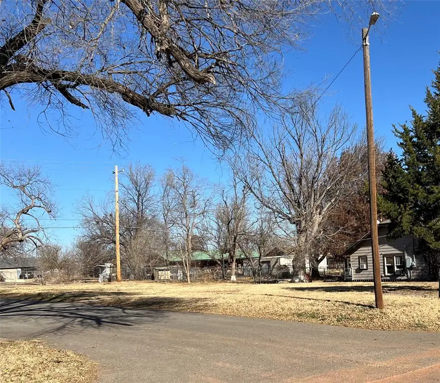 825 W B Avenue, Elk City, OK 73644 - Image #1