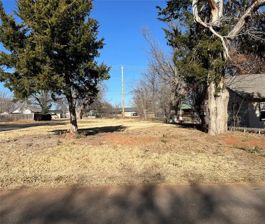 825 W B Avenue, Elk City, OK 73644 - Image #2