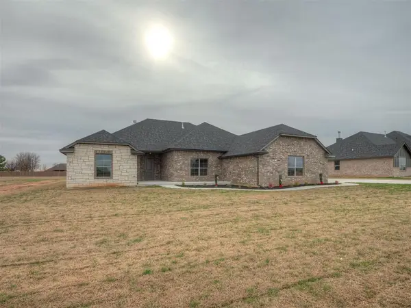 8561 Oak Tree Circle, Edmond, OK 73025