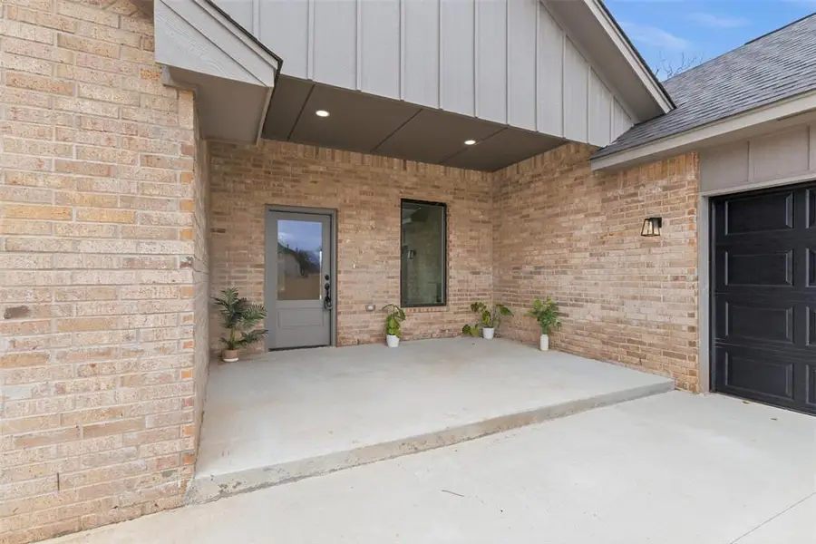1219 Cedar Circle, Harrah, OK 73045 - Image #2