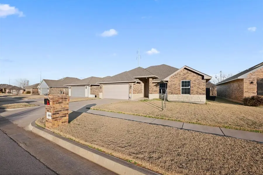 8800 Arman Drive, Yukon, OK 73099 - Image #3