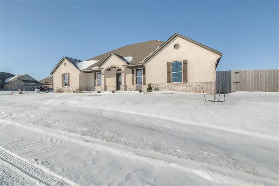 2313 E Kellan Court Terrace, Mustang, OK 73064 - Image #2