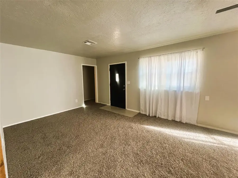 821 Arnold Avenue, Moore, OK 73160 - Image #2