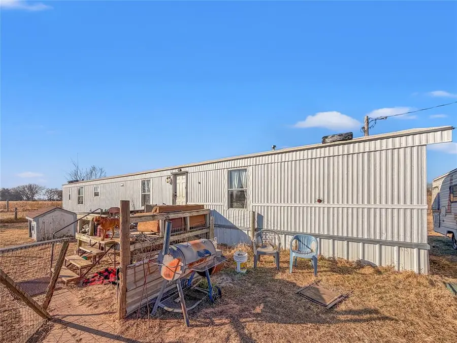 15195 N Ranch Road, Calumet, OK 73014 - Image #2