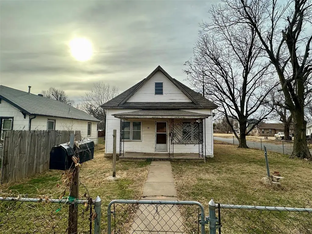 323 W 3rd Street, Watonga, OK 73772 - #1