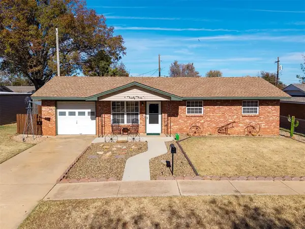 23 Ridgecrest Drive, Chickasha, OK 73018