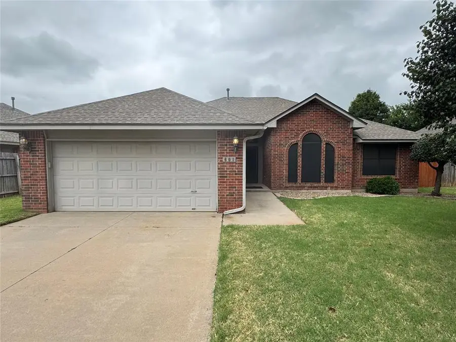 601 N Chisholm Trail Way, Mustang, OK 73064 - Image #2